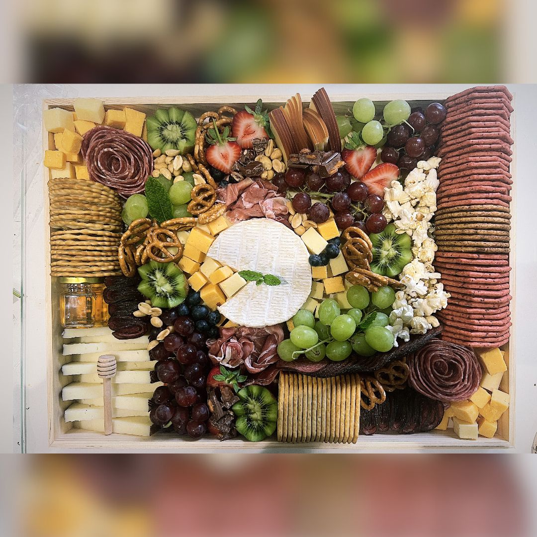 Large Charcuterie Board (4-6 People)