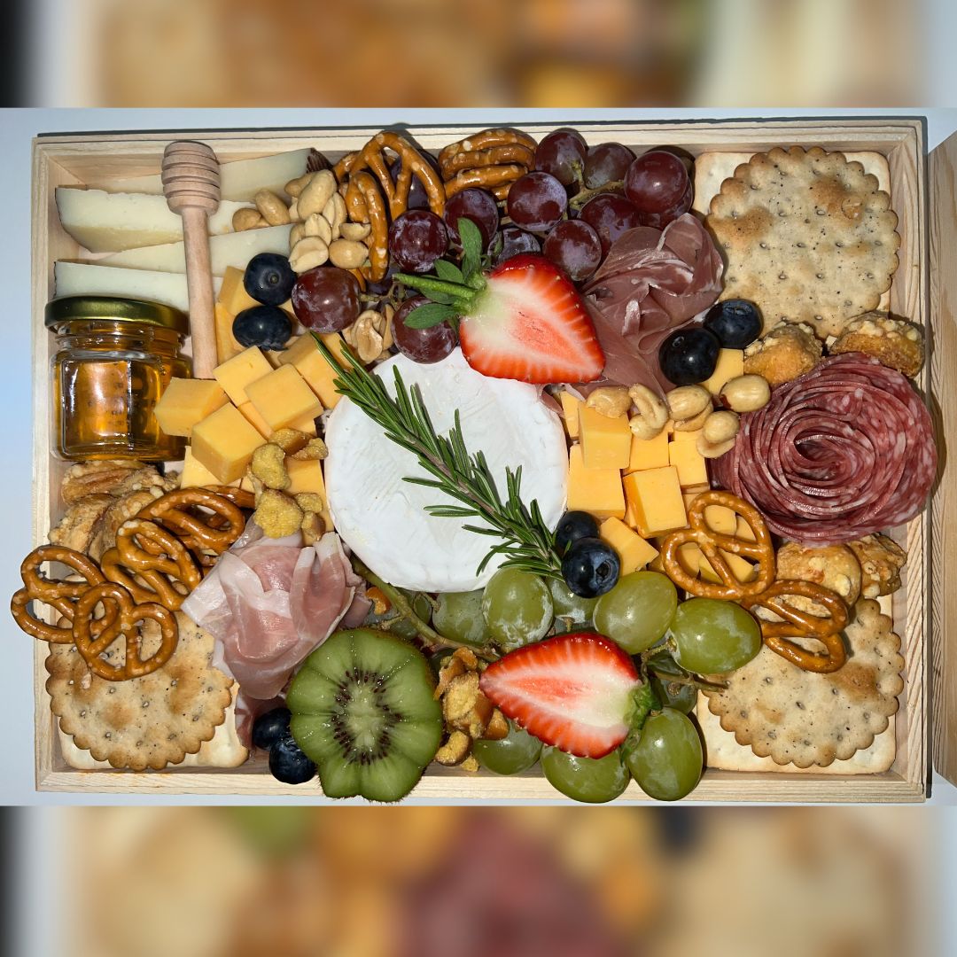Large Charcuterie Board (4-6 People)